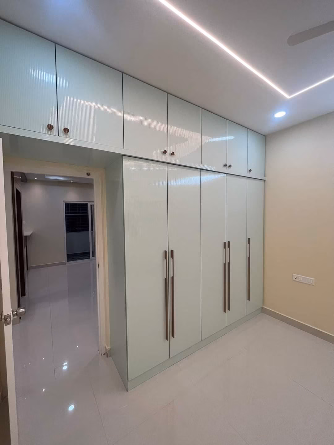 Sleek sliding door wardrobe design for space optimization in bedrooms